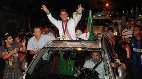 البطل الأولمبي مخلوفي يتماثل للشفاء