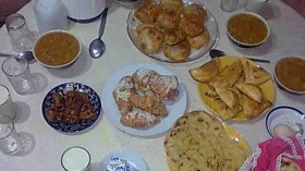 عائلاتٌ من البويرة تستضيف عابري السبيل