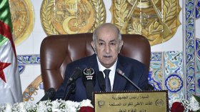 تبون: لا تواجهوا انهيار أسعار البترول باستهداف جيوب المواطنين