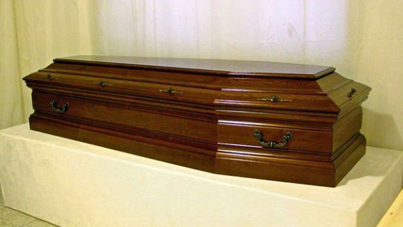 رسوم تأشيرة الأجانب لتمويل نقل جثامين المغتربين إلى الجزائر