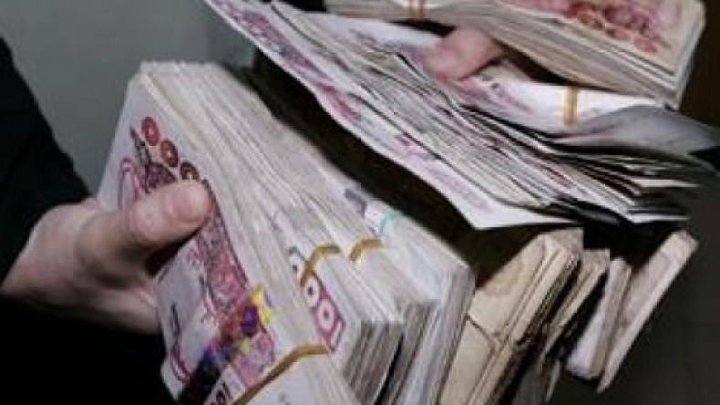 محتالة تنصب على 200 ضحية وتفر إلى ليبيا