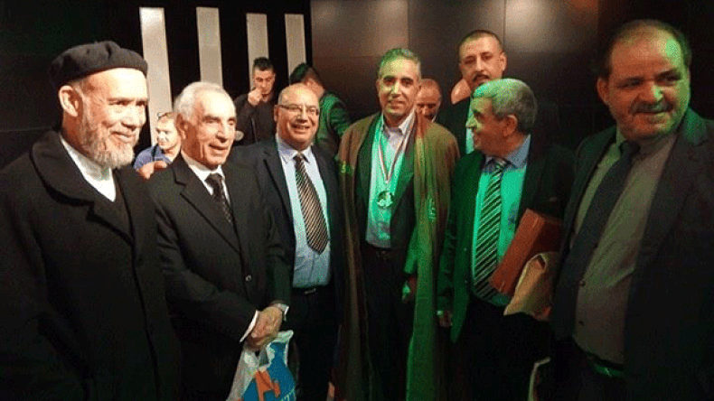 إبن الجلفة “عمر طشّ” يتوّج ببردة “شاعر الرسول” ليلة المولد النبوي