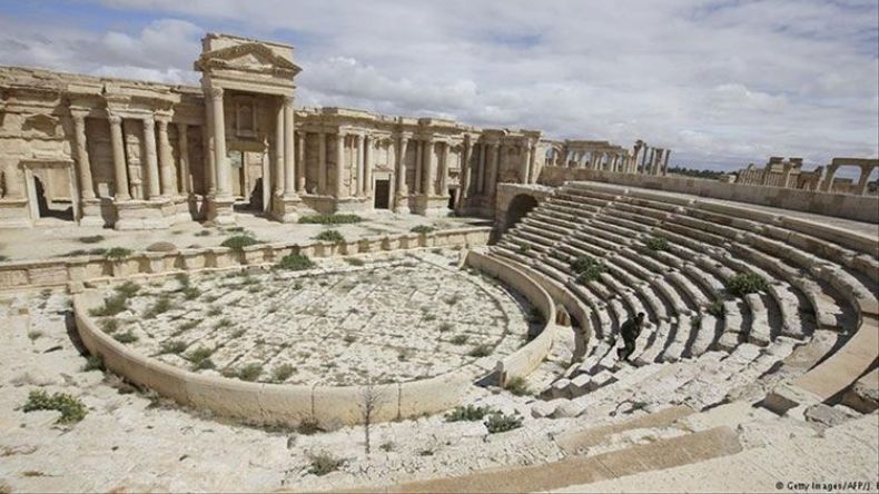 الطيران الحربي السوري يشن 25 غارة جوية على داعش