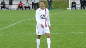 طوارئ في عائلة النجم طافر لإقناعه بتقمص الألون الوطنية