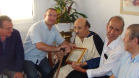 أكبر جريدة عربية تكرم أكبر كاتب معرب في قلب باريس