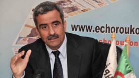 تهمي يعاين ملعب تشاكر عشية لقاء المنتخب الوطني أمام غينيا