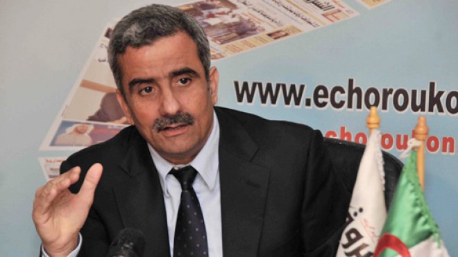 تهمي يعاين ملعب تشاكر عشية لقاء المنتخب الوطني أمام غينيا