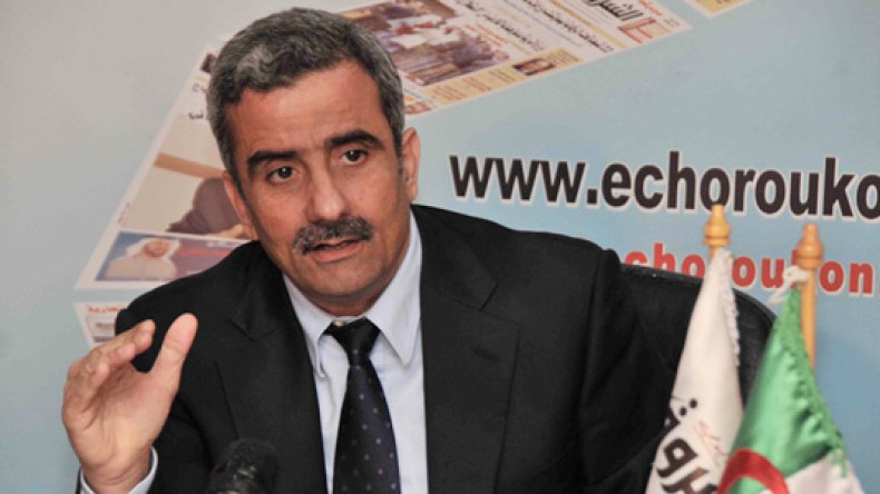 تهمي يعاين ملعب تشاكر عشية لقاء المنتخب الوطني أمام غينيا