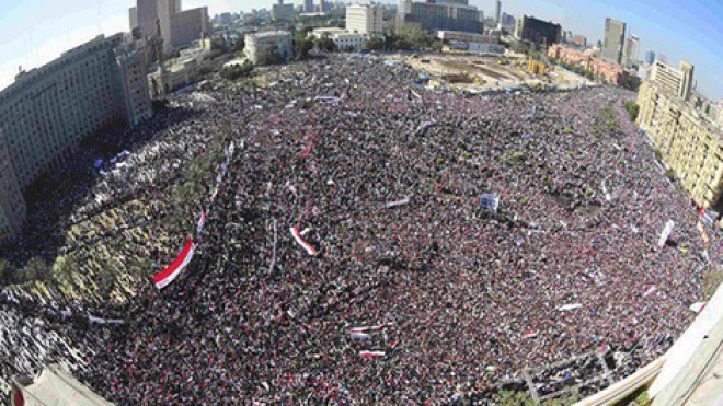 مصر.. من بهجة انتصار انتفاضة التحرير إلى سياسات مبارك