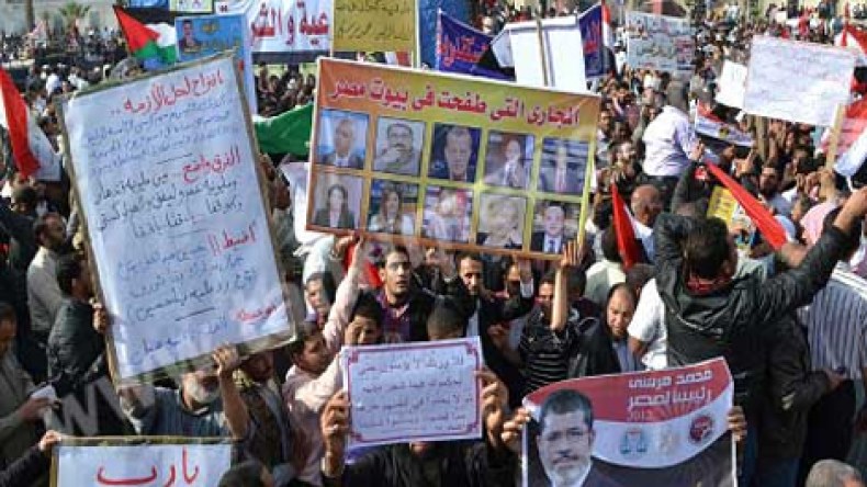 الإخوان يدعون الى تظاهرة أمام قصر الرئاسة لدعم مرسي