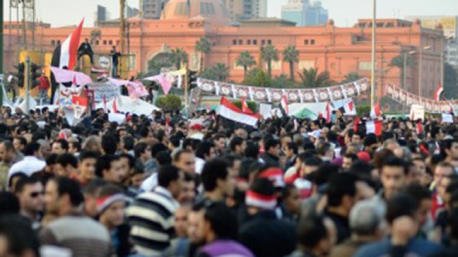مئات المصريين يتوافدون إلى الميادين للاحتفال بالذكرى الثالثة لثورة 25 يناير
