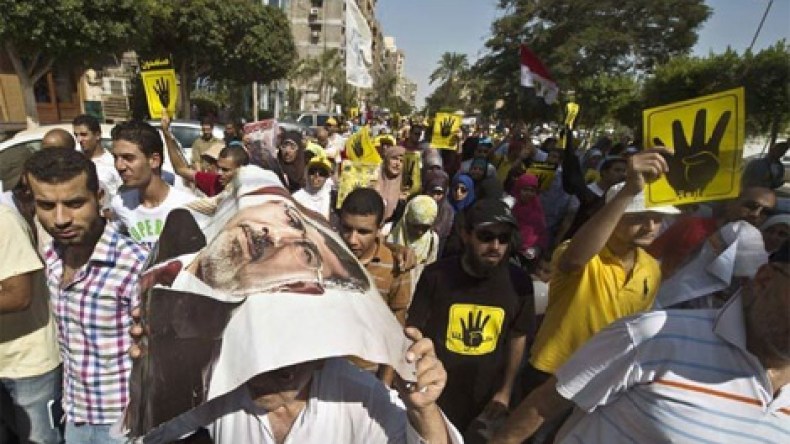 أول مظاهرة لأنصار مرسي بميدان التحرير