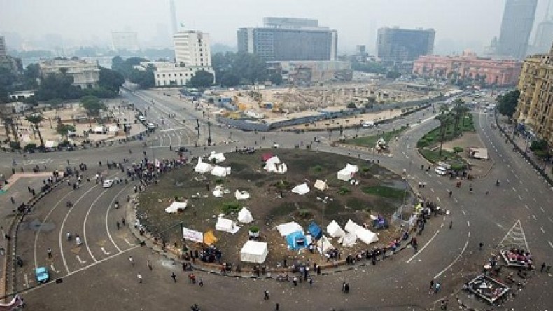 تواصل الاشتباكات في التحرير وتراجع حاد في البورصة المصرية