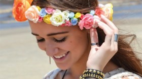 حرري شعرك من التسريحات الثقيلة في مناسباتك السعيدة