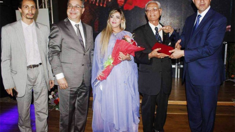 ميهوبي يُسّلم جوائز “علي معاشي للمبدعين الشباب” بمستغانم