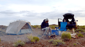 متعة المغامرة المجانية في الجبال والشواطئ