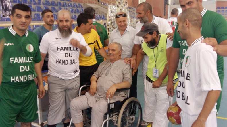 تكريم الحكم الدولي السابق بن عابد محمد