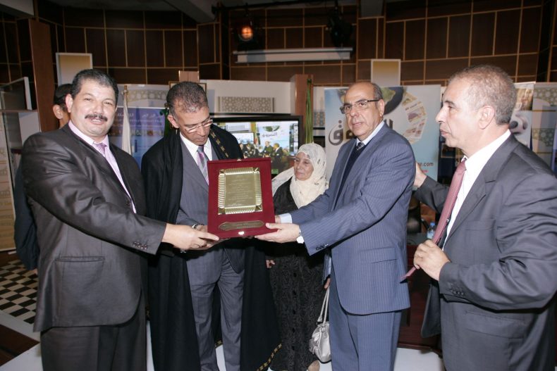 Algerian presenter Hafid Derradji honored by Echourok newspaper