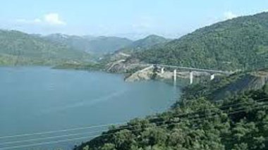 Le président Bouteflika appelle à la poursuite des efforts de mobilisation des ressources en eau