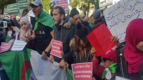 الطلبة يواصلون حراكهم في الثلاثاء الـ40 ويرفضون تدخل الإتحاد الأوروبي