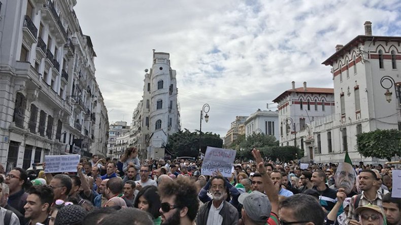 نريد محاكمة “حاشية بوتفليقة” في قاعة حرشة