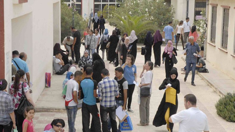 رفع المنحة الجامعية لطلبة الفروع الطبية