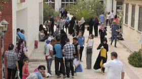 طلبة يدعون إلى مراعاة سياقات التعليم عن بعد