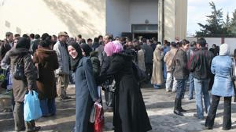 1000 طالب عائد من مصر يعتصمون اليوم ويقررون الإضراب