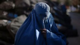 طالبان وزعماء حرب أفغان يرجمون امرأة حتى الموت بتهمة الزنا