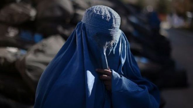 طالبان وزعماء حرب أفغان يرجمون امرأة حتى الموت بتهمة الزنا