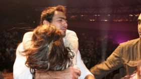 فريد الأطرش ضربوه “بالطماطم” وتامر حسني “بالمجوهرات”