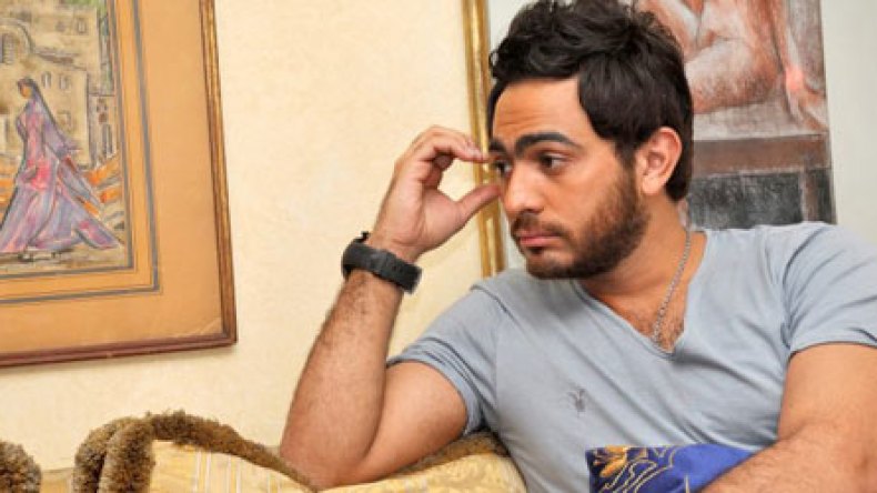 مصريون يطالبون بإسقاط الجنسية عن تامر حسني