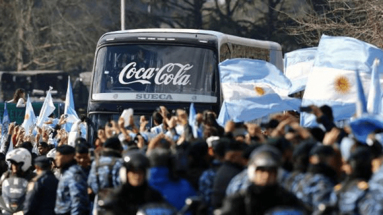 ميسي ورفقاؤه يحظون باستقبال الأبطال في الأرجنتين