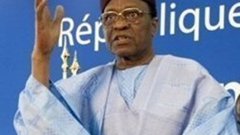 رئيس النيجير ينظم استفتاء لتمديد بقاءه في السلطة