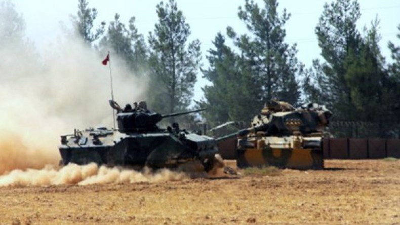 دبابات تركية تعبر الحدود السورية لمطاردة “داعش” والأكراد