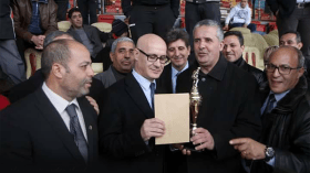 طارق بتّاج يتحدّى الصعاب والأزمات وحلمه سكن يأوي عائلته