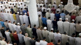 100 إمام للصلاة بالجالية الجزائرية في رمضان