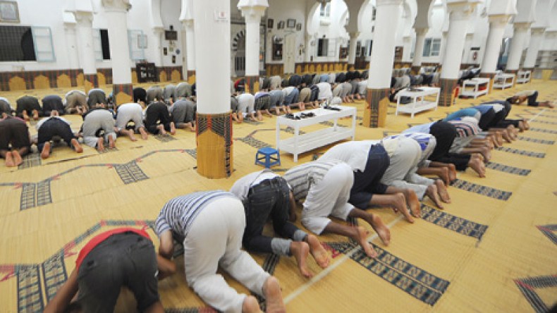 يجب توفير الحماية للمصلين في الساحات كما تضمن للحفلات