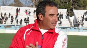 اللاعب الأسبق بارش يحاول الاعتداء على مدرب الخروب