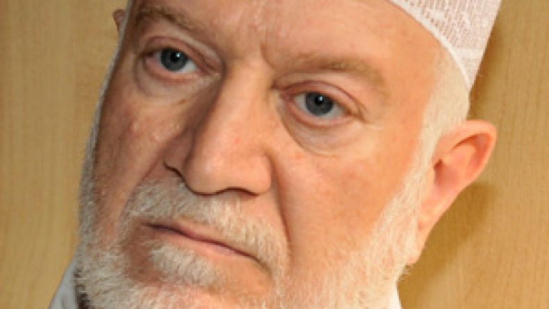 “أعذر سامي يوسف ولكن لا عذر لمن يحوّل الأنشودة الدينية إلى صخب موسيقي”