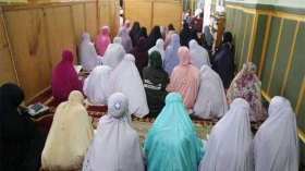 منع النساء من التراويح يثير جدلا على مواقع التواصل