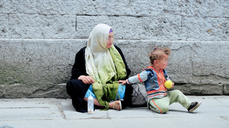 متسولون يتخذون الفقر حجة لاستنزاف جيوب المحسنين!