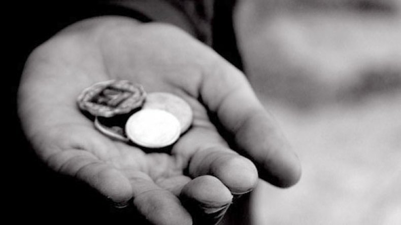 متسول يدخل عالم المال والبورصة في مصر..