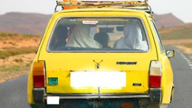 سائقا سيارة أجرة وهمية يختطفان فتاة في بشار ويعتديان عليها