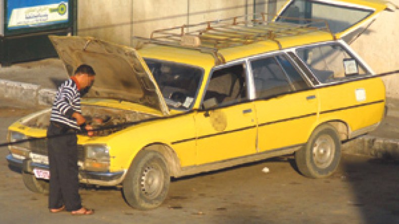 64  ألف  سيارة  أجرة  مهدّدة  بسحب  الرخصة