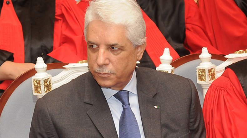 أحكام قضائية بأوامر عبر الهاتف وقصاصات الورق!