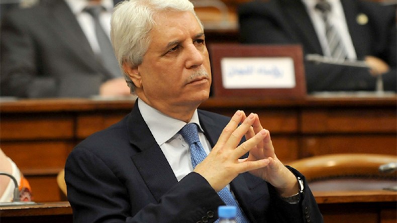 لوح يدعو إلى احترام الآجال في صياغة واعتماد القوانين