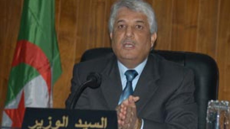 لوح يعلن الحرب على المخابر الأجنبية ويهدد مافيا الدواء