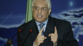 الطيب لوح يجمد صلاحيات المدير العام لصندوق الضمان الاجتماعي