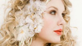 تيلور سويفت تتصدر قائمة فوربس لأعلى المغنيات أجرا